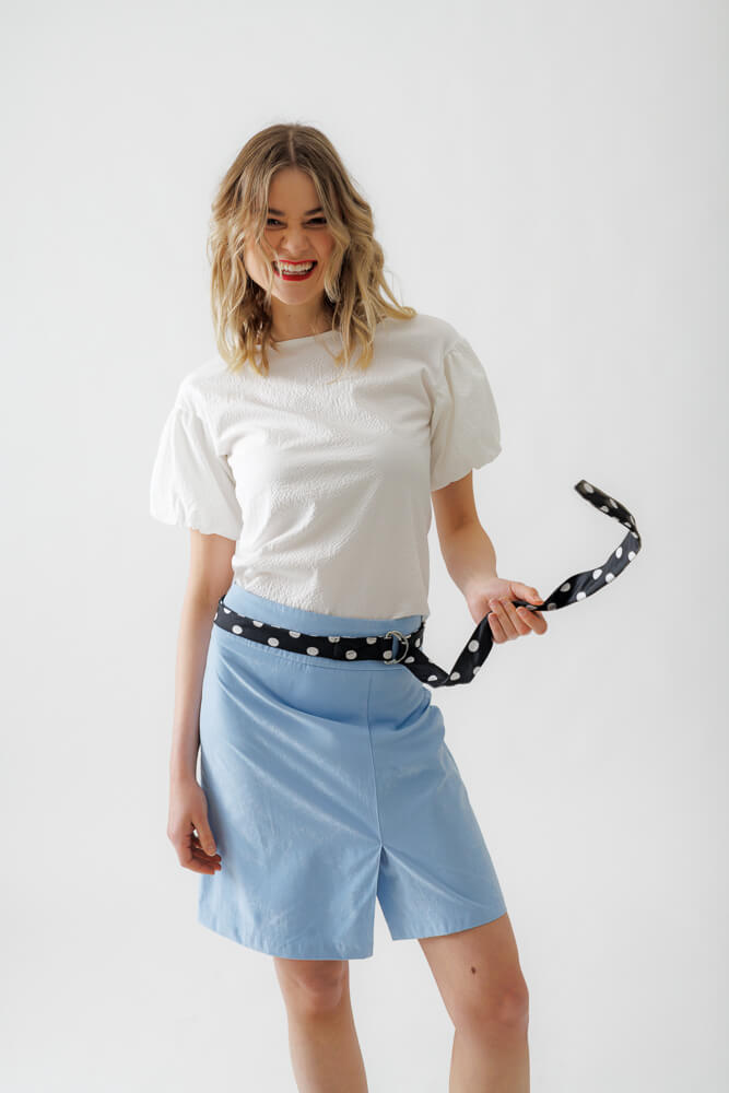 elke-freytag-wien-Designer-Bluse-weiss-Rock-eisblau