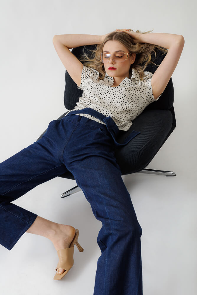 elke-freytag-wien-Designer-Hose-Denim-blau-Bluse-Punkte