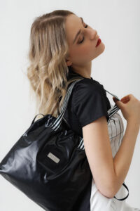 elke-freytag-wien-Designer-Kleid- Tasche-schwarz-weiss